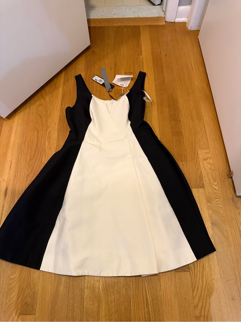Halston  Black and Cream Sleeveless Dress
Smoke/pet free